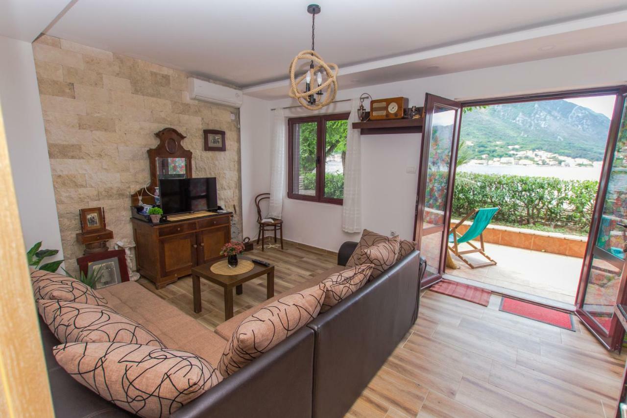 קוטור Apartments Beachfront מראה חיצוני תמונה